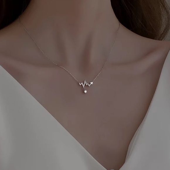 💫 Sterling Silver 925 Heartbeat Diamond Necklace - Picture 3 of 3